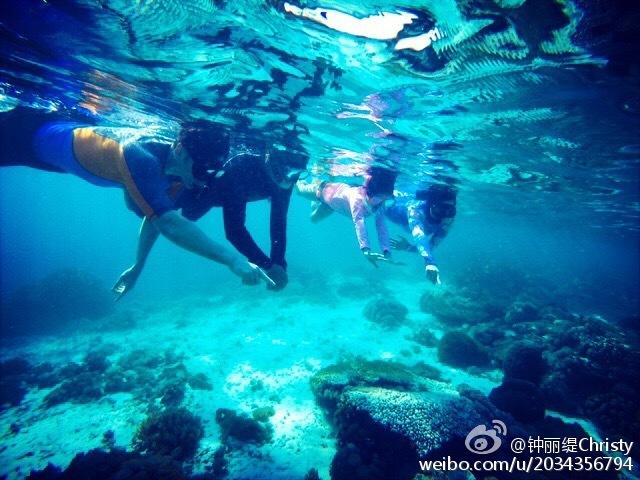 题目：小明妈给小明报名学习书法，一个学时要600元，一学时有90天，每天有两节课，一节课费用多少？游戏画面
